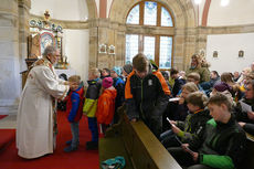 Krippenandacht mit Segnung der Kinder (Foto: Karl-Franz Thiede)